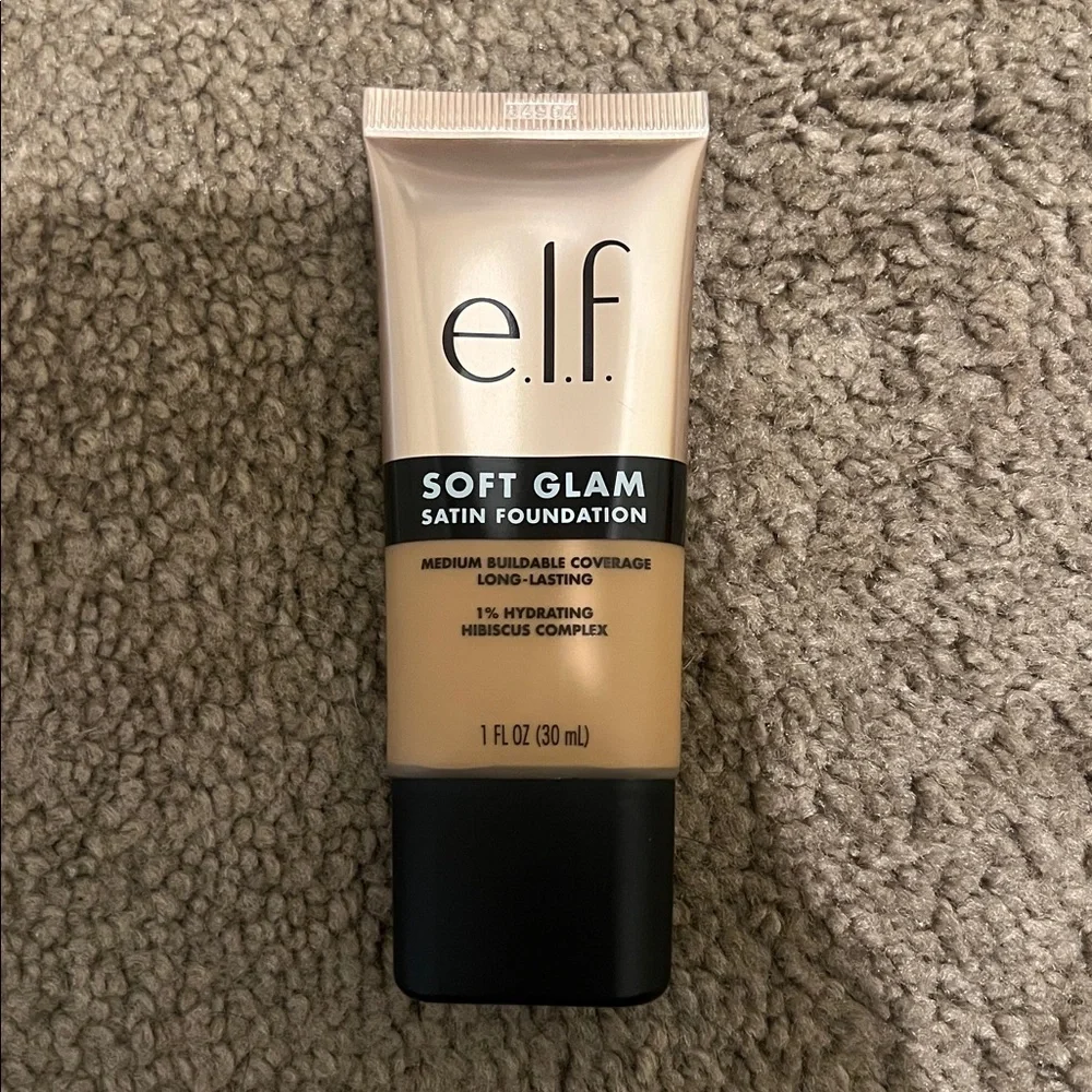 Soft Glam Satin Foundation in 41 Tan Neutral